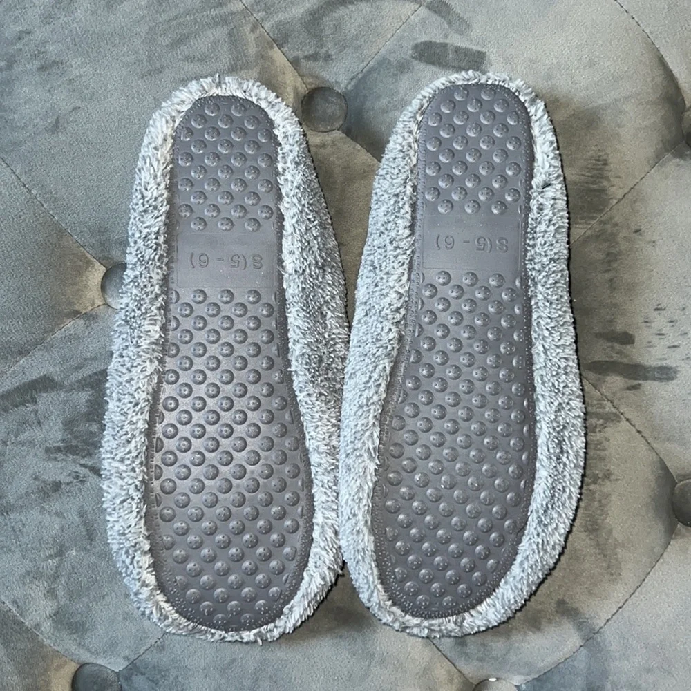 Slippers - Picture 2 of 2